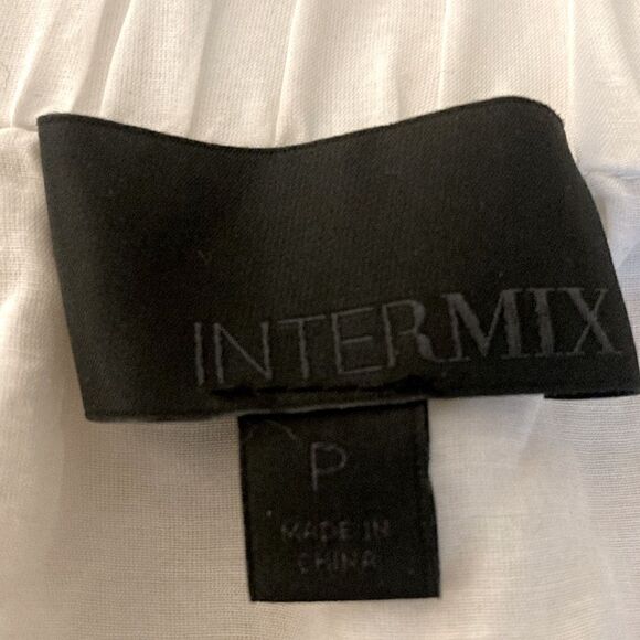 Intermix Aaron Embroidered Off The Shoulder White Lace Blouse with Bell Sleeves. - Picture 5 of 5